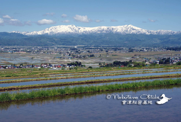 會津盆地から水源の飯豊山 四季のはっきりした會津盆地が美味しい農作物を育てる